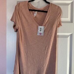BNWT LuLaRoe Christy tee